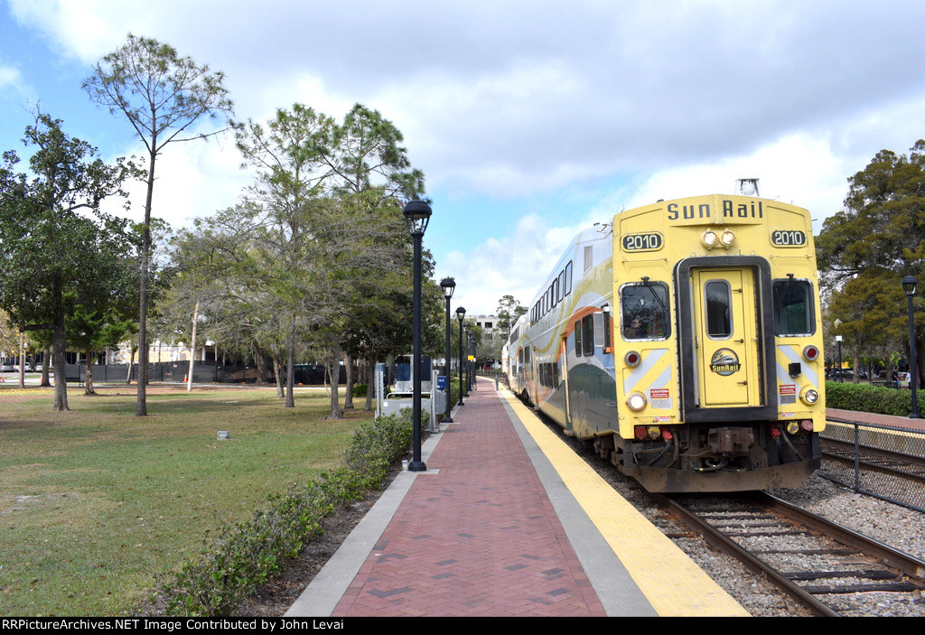 Southbound mid afternoon Sunrail train arriving